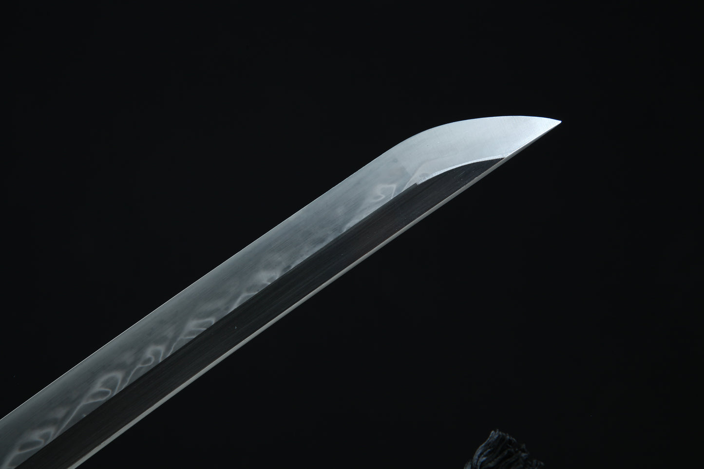 Jaryū Evil Dragon katana blade tip showing clay-tempered 1095 carbon steel construction and traditional Japanese sword craftsmanship