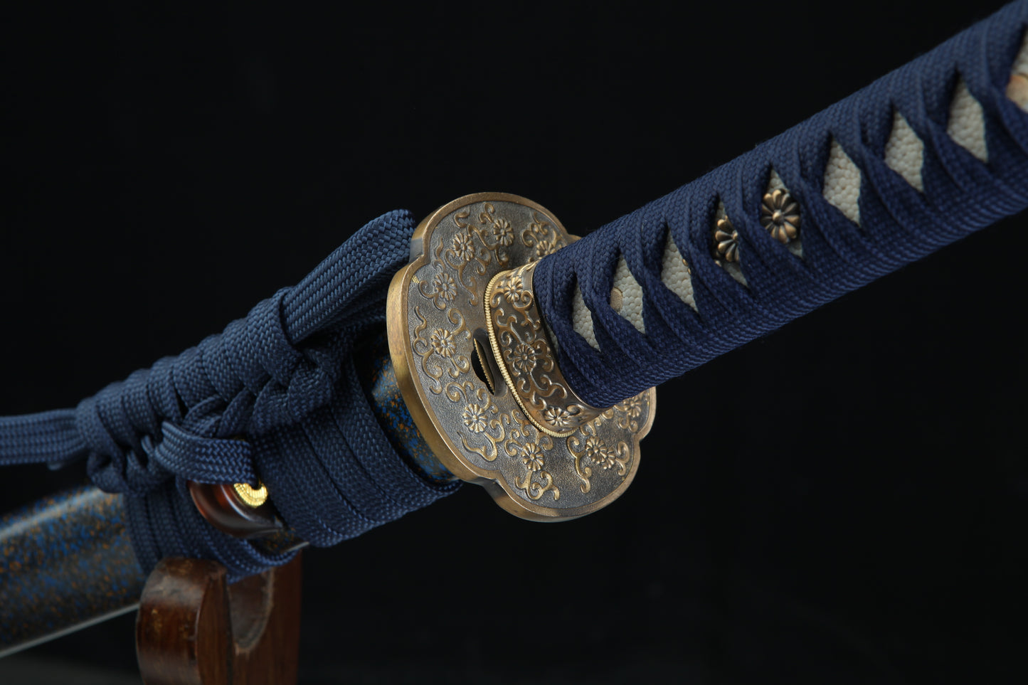 Bronze tsuba guard of Sōō katana featuring traditional Japanese metalwork complementing Damascus steel blad