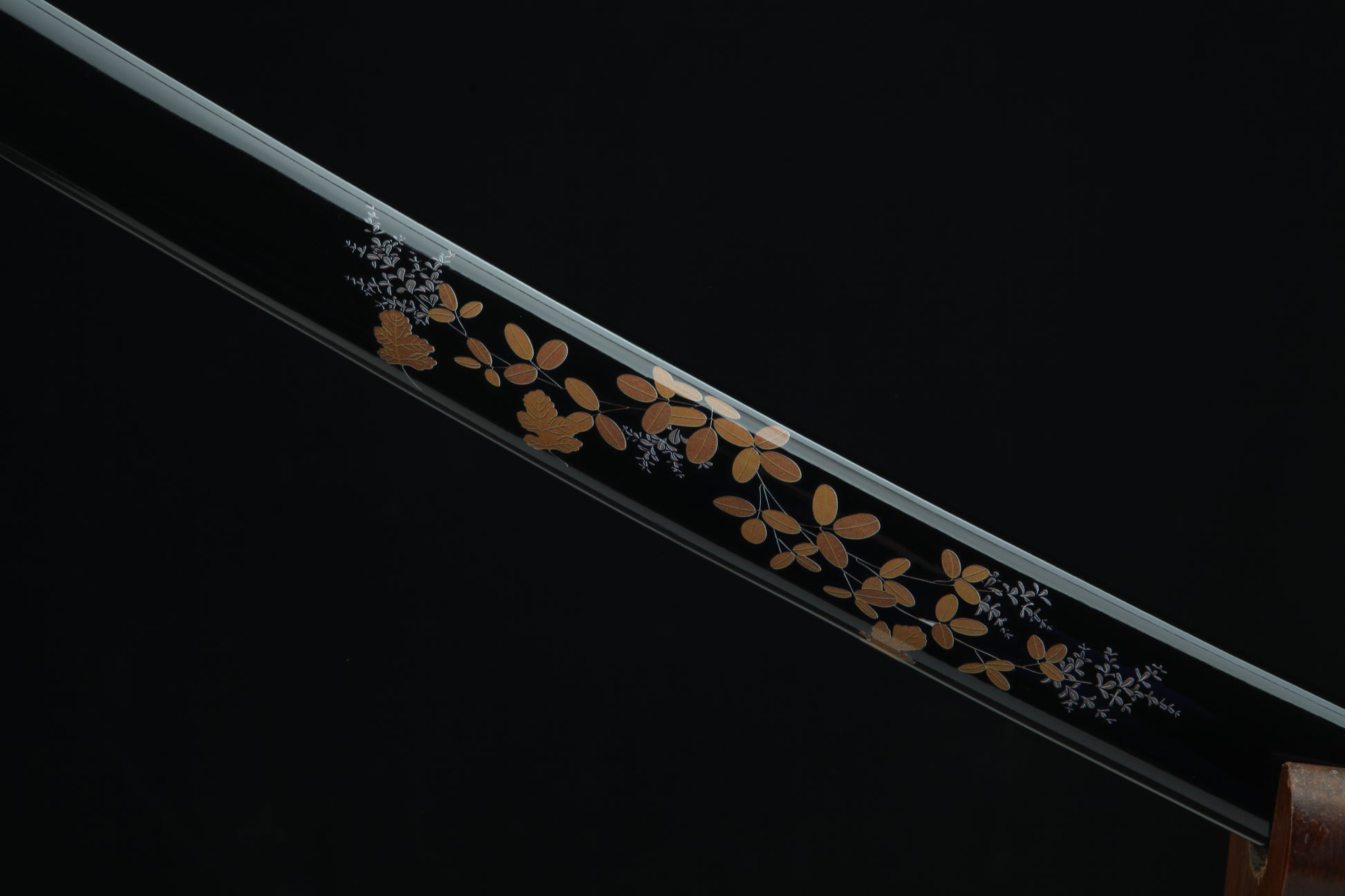 Black cord-wrapped tsuka handle of Fūrai katana with authentic fish skin samegawa and bronze menuki fittings