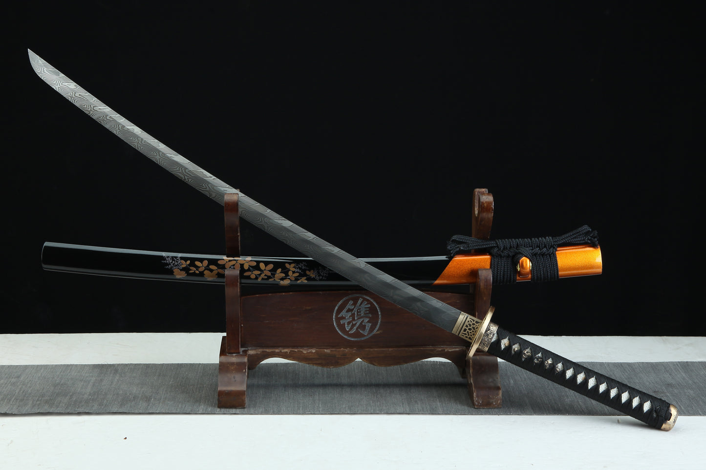 Complete Fūrai 風来 Wind's Arrival katana 39.34 inches with orange and black floral designed scabbard and black cording