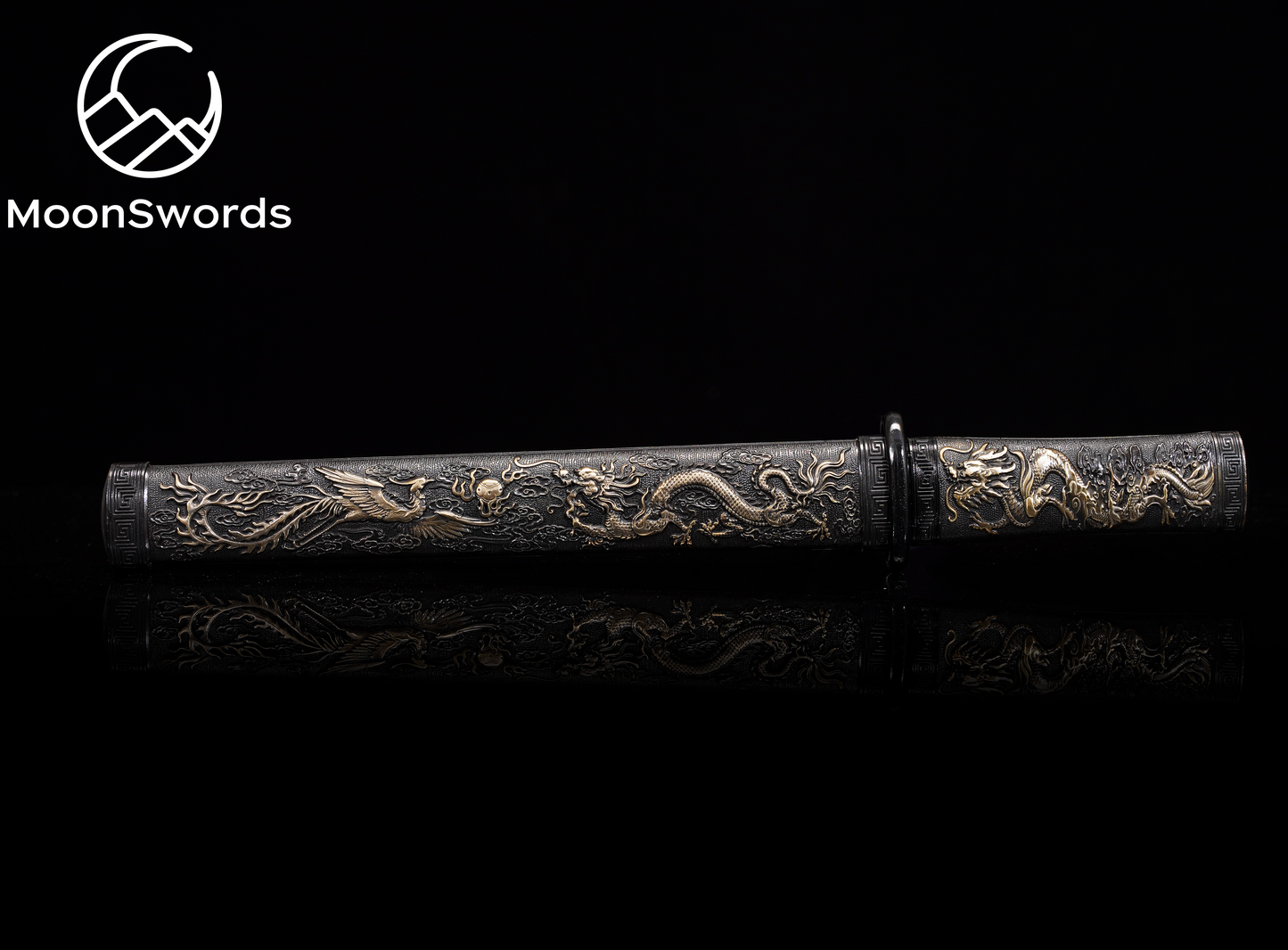 a pen that is sitting on a table