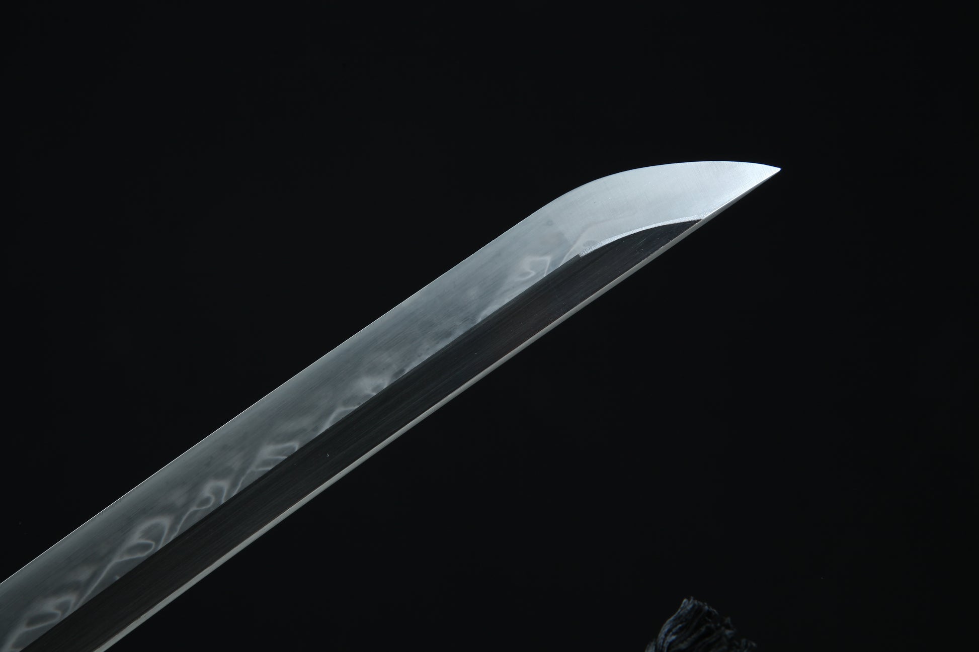 Jaryū Evil Dragon katana blade tip showing clay-tempered 1095 carbon steel construction and traditional Japanese sword craftsmanship