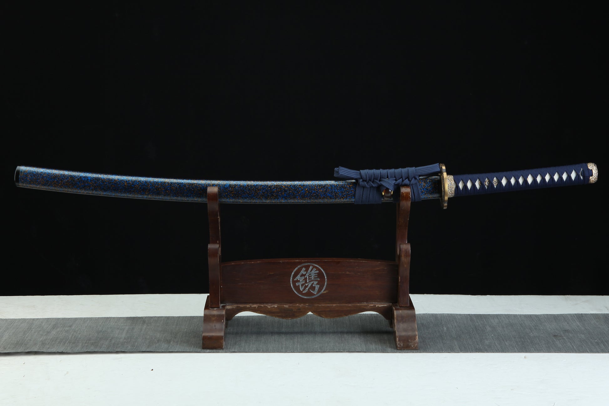 Complete Sōō 蒼桜 Blue Cherry Blossom katana 39.34 inches with blue-green-gold marblized scabbard and navy blue cording