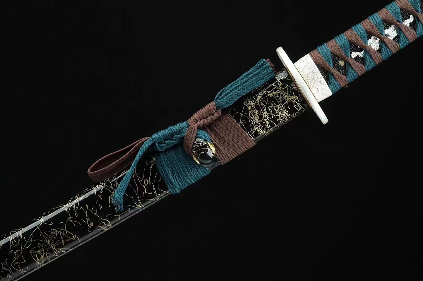 The Garasu Katana-fusion of traditional Japanese swordsmanship and contemporary elegance. Silver accents